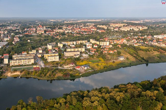 Ostroda, panorama miasta przez jezioro Jakuba. EU, Pl, Warm-Maz. Lotnicze.